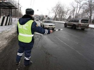 Водитель сломал руку инспектору ДПС