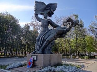 В Орле закупили прожекторы для подсветки памятников