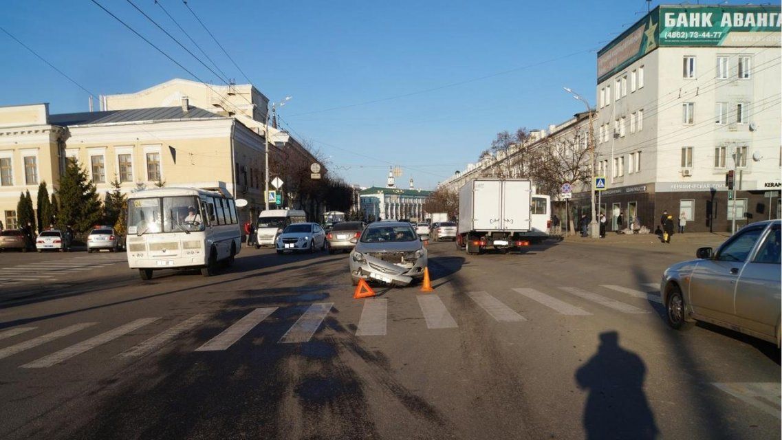 Очевидцев сразу четырех аварий ищут в Орле