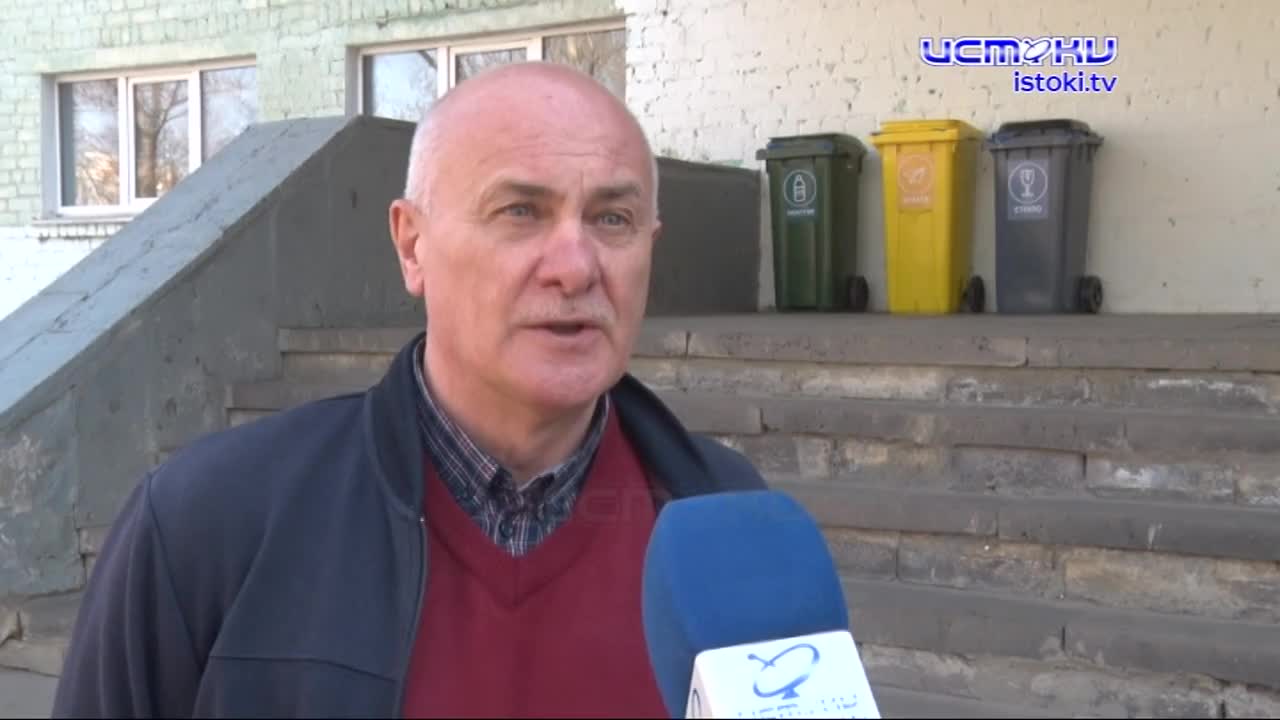 На крыльце лицея №18 появились контейнеры для раздельного сбора мусора. Кто стал инициатором их установки?