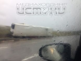 Под Орлом столкнулись фура и легковушки. Фоторепортаж