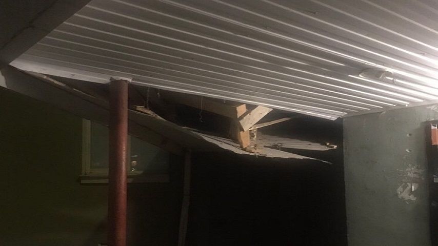 Случайность или чей-то злой умысел? В Орле выпал из окна 11-летний мальчик