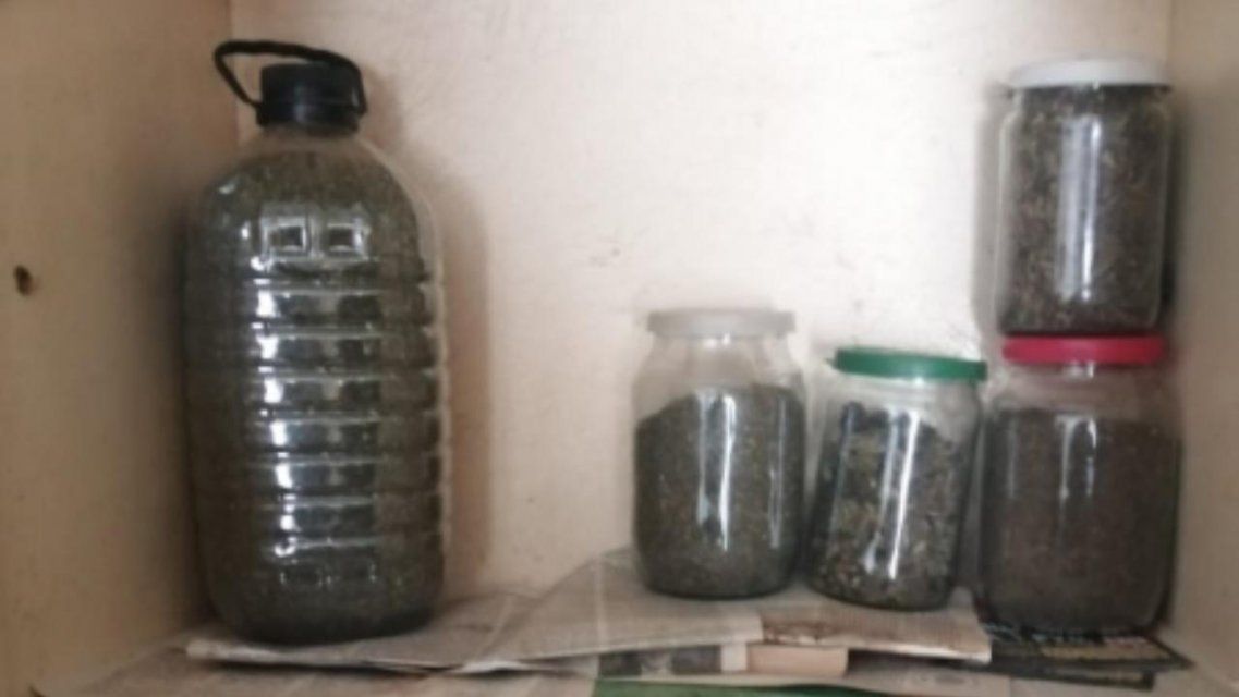 Амчанин держал в гараже килограммы марихуаны