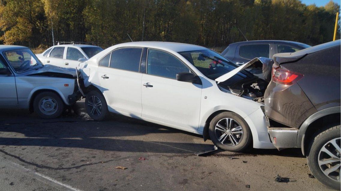 Под Орлом водитель-пенсионер «собрал» три машины