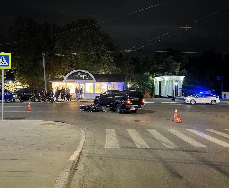 В Орле мотоциклист протаранил иномарку и попал в больницу