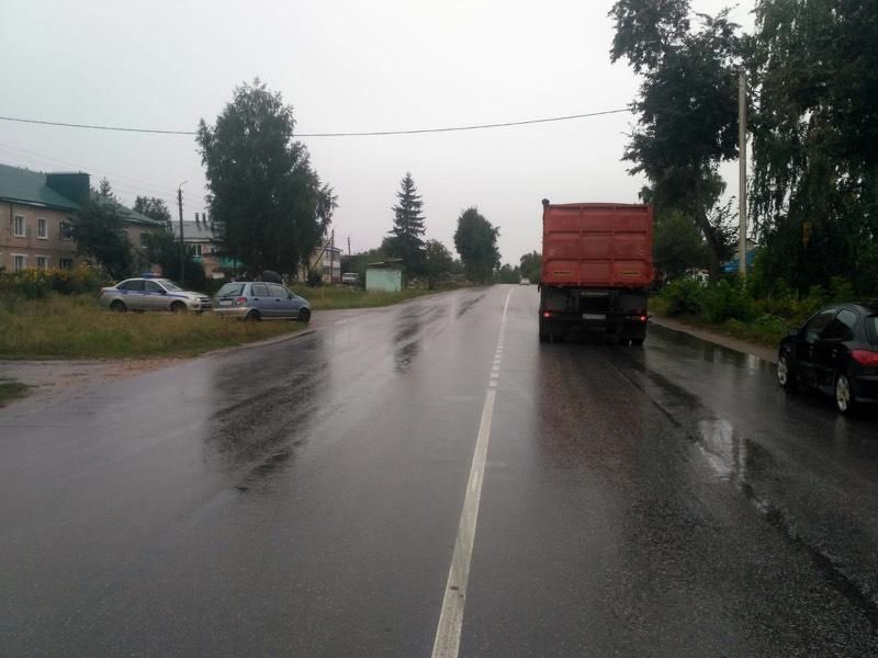 В Глазуновке малолитражка на таран взяла КАМАЗ