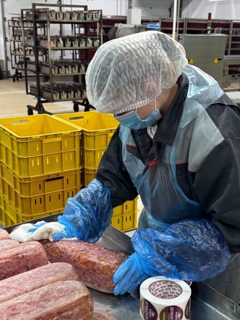С фермы к столу: Сбер показал работу крупнейшего мясоперерабатывающего комбината Липецка