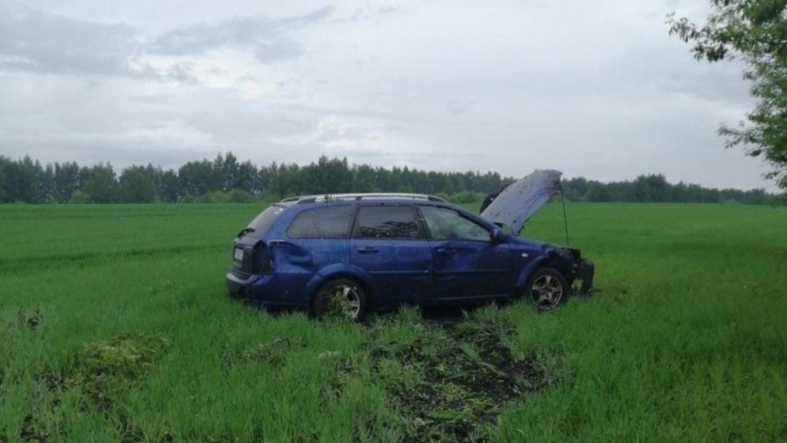 На Орловщине водитель «Шевроле» врезался в дерево