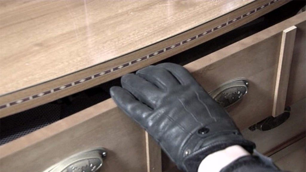 В Орле местная жительница лишилась денег, попросив мужчину помочь с ремонтом