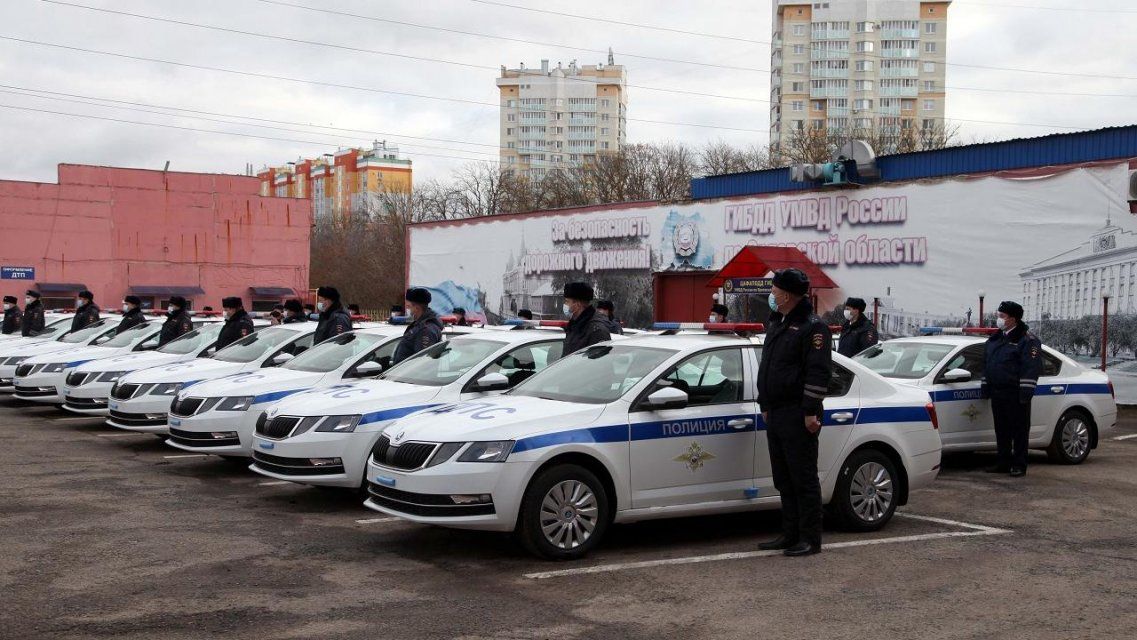 В День сотрудника ОВД орловские инспекторы получили 25 новых патрульных машин
