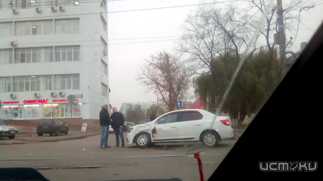 В Орле не поделили дорогу две иномарки