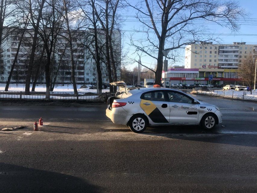 Неизвестный устроил в Орле ДТП с такси и скрылся с места происшествия