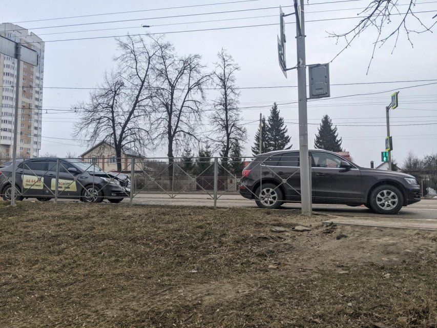 В Орле в столкновении двух иномарок пострадала девушка