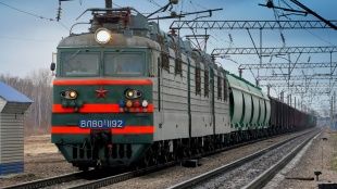 В Кромском районе «Ауди» врезалась в поезд