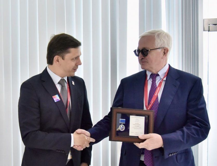 Клычкова наградили «Медалью за заслуги»