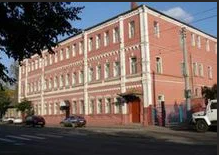 На улице Карачевской в Орле сотрудники МЧС России сейчас тушат  расселенный дом
