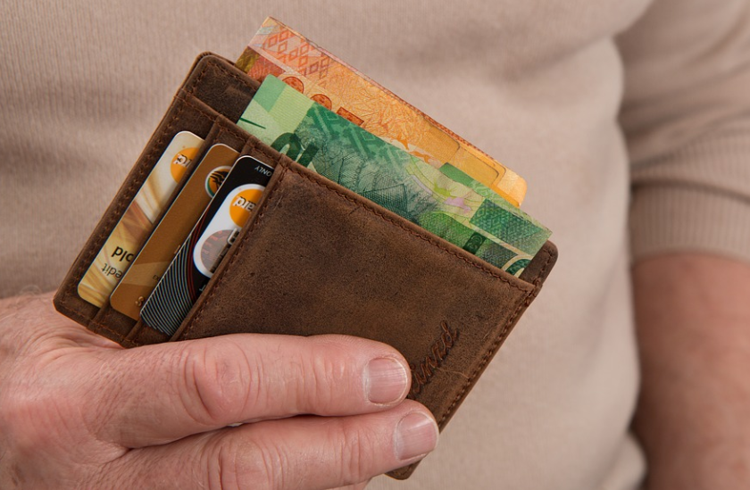 Орловчанка стала фигуранткой уголовного дела за кражу чужой банковской карты