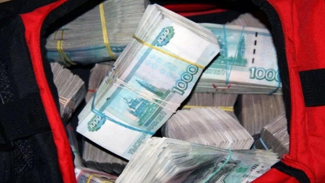 На улице криминальный дуэт отобрал у орловчан более миллиона рублей