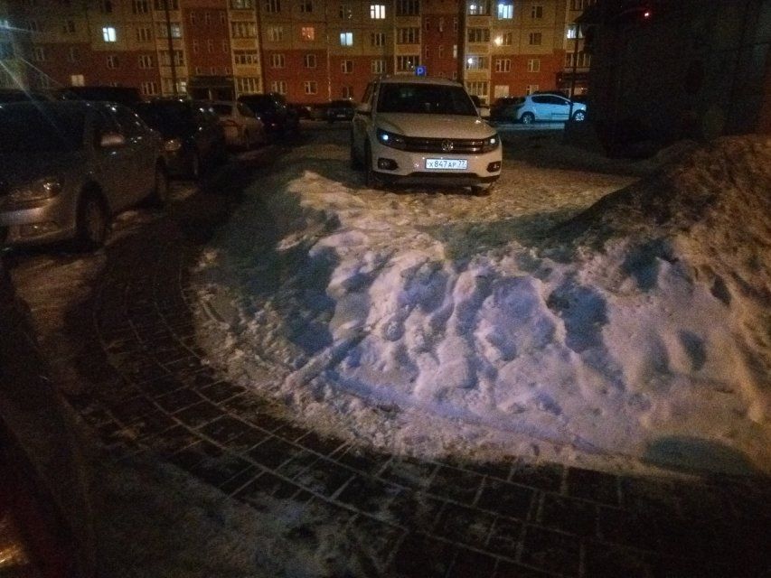 Парковка на газоне по-орловски: в Зареченском микрорайоне жалуются на нарушителей