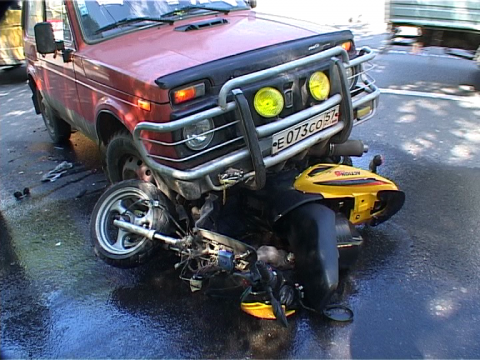 На водителей двухколесных управы нет! 