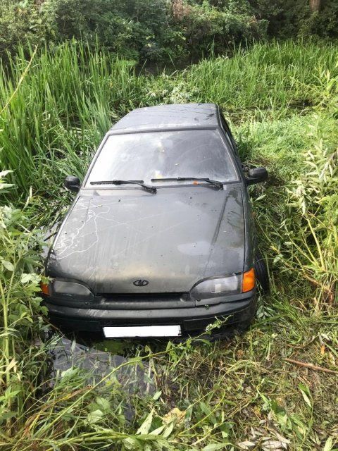 В Залегощи легковушка улетела в кювет