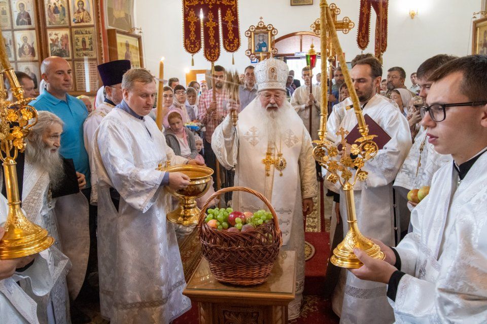 В праздник Преображения Господня Архипастырь совершил Литургию в селе Лаврово