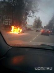 Названа предполагаемая причина возгорания иномарки в Орле