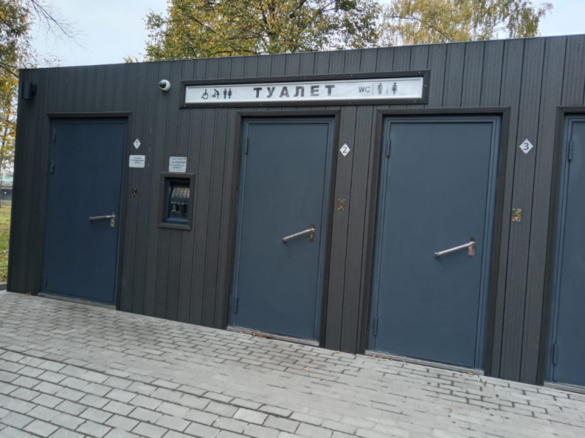 Новый туалет в Сквере семьи в Орле уже в ремонте