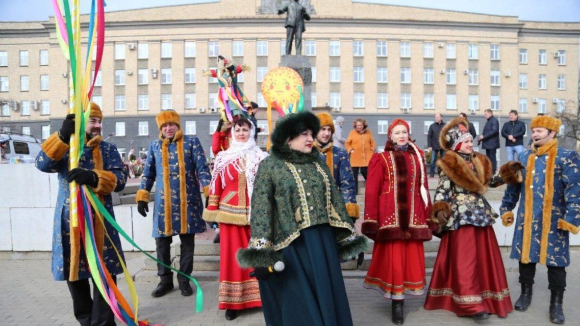 Поели блинов и сожгли чучело: орловчане отпраздновали Масленицу