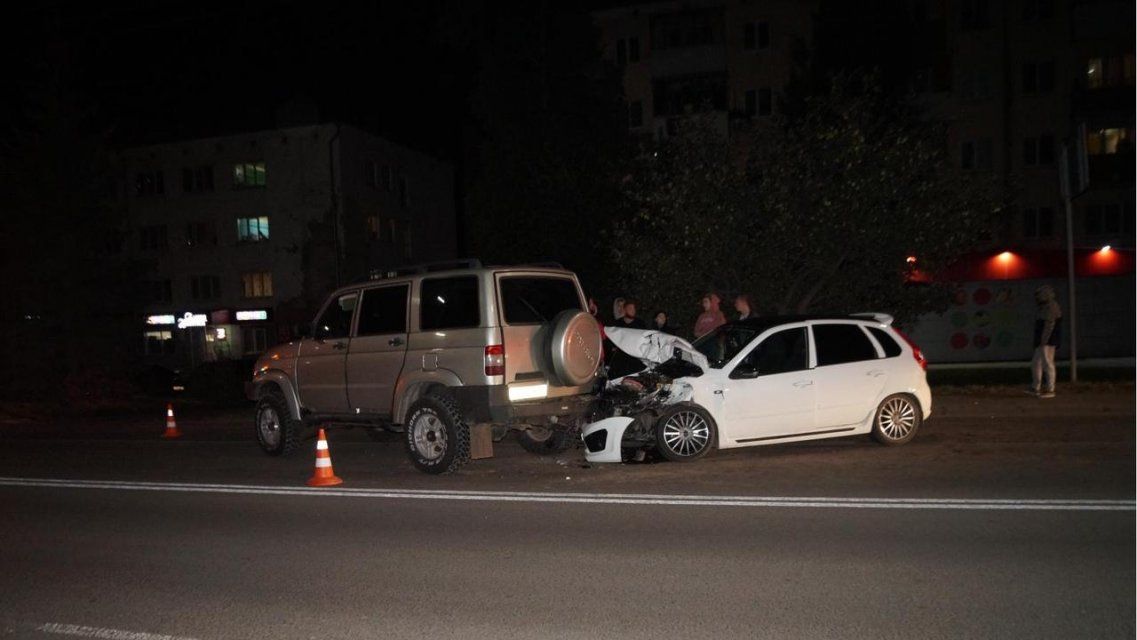 На Наугорке в Орле молодой водитель «Лады» влетел в попутный «Патриот»