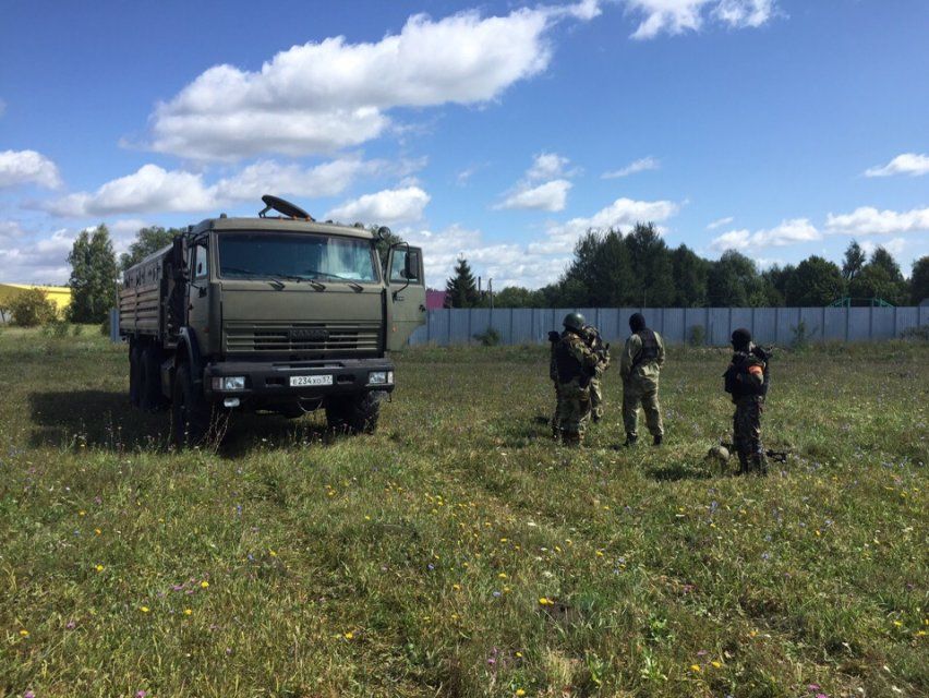 Бронежилет и противогаз: чему научили Росгвардейцы орловских журналистов