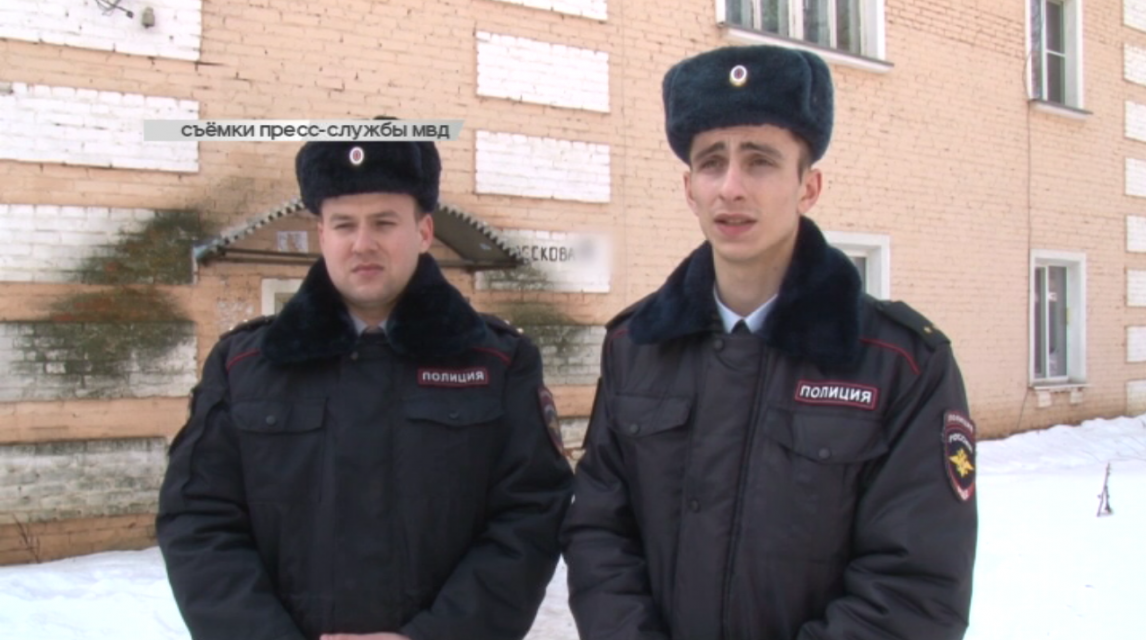 Орловские полицейские спасли 6 человек, а пенсионерка сама почистила снег на крыше 