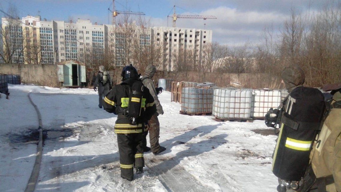 В Северном районе Орла разлилось 900 литров серной кислоты