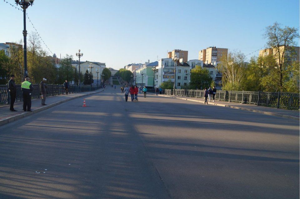 На Александровском мосту в Орле велосипедист сбил пешехода