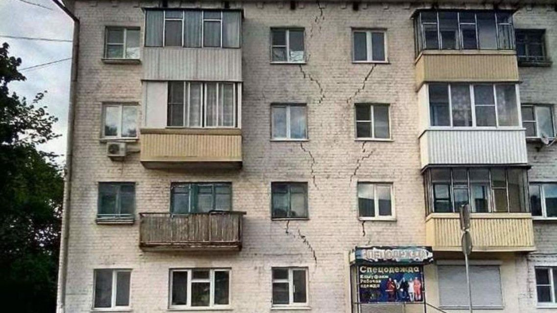 Весь в трещинах: прокуратура проверит мценский «карточный домик»