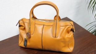 В баре жительница Красноярского края обворовала амчанку 