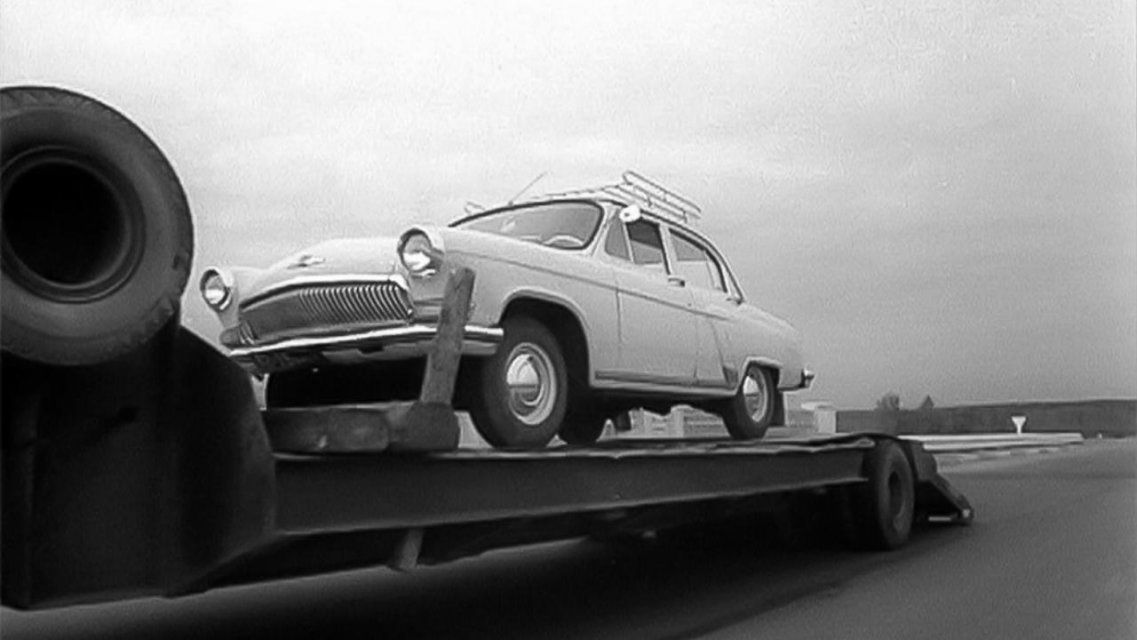 Хитрый орловчанин погрузил чужую «Волгу» на эвакуатор и пропал