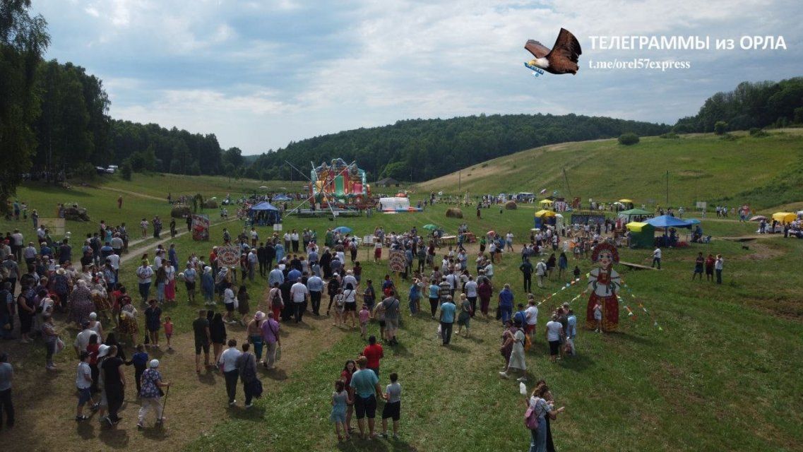 В деревне в Орловской области прошли народные гулянья