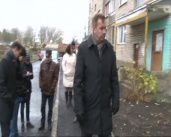 По разбитым тротуарам, по испорченным дворам... Чиновники увидели, на что жалуются орловчане в соцсетях