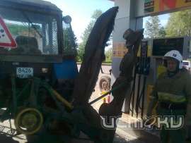 В Орловской области трактор въехал в бензоколонку