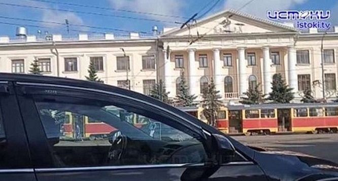 Народный корреспондент прислал видео утреннего коллапса с трамваями