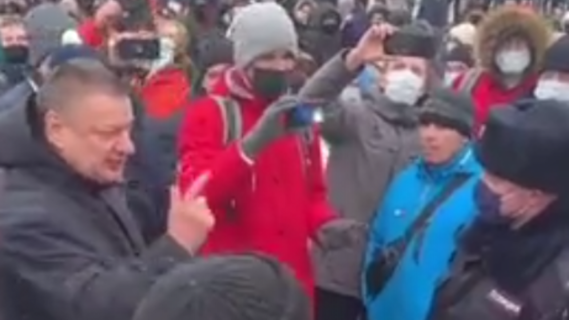 ВИДЕО: диалог орловских митингующих и полицейских стал популярным в соцсетях