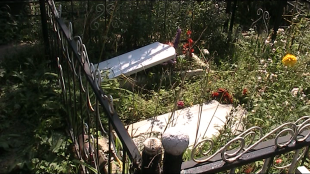 В Орле двое несовершеннолетних повредили 15 надгробных плит