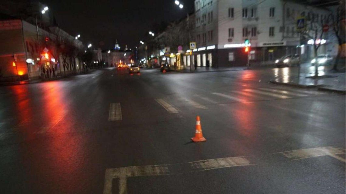 В Орле мужчина попал под машину, перебегая дорогу на красный