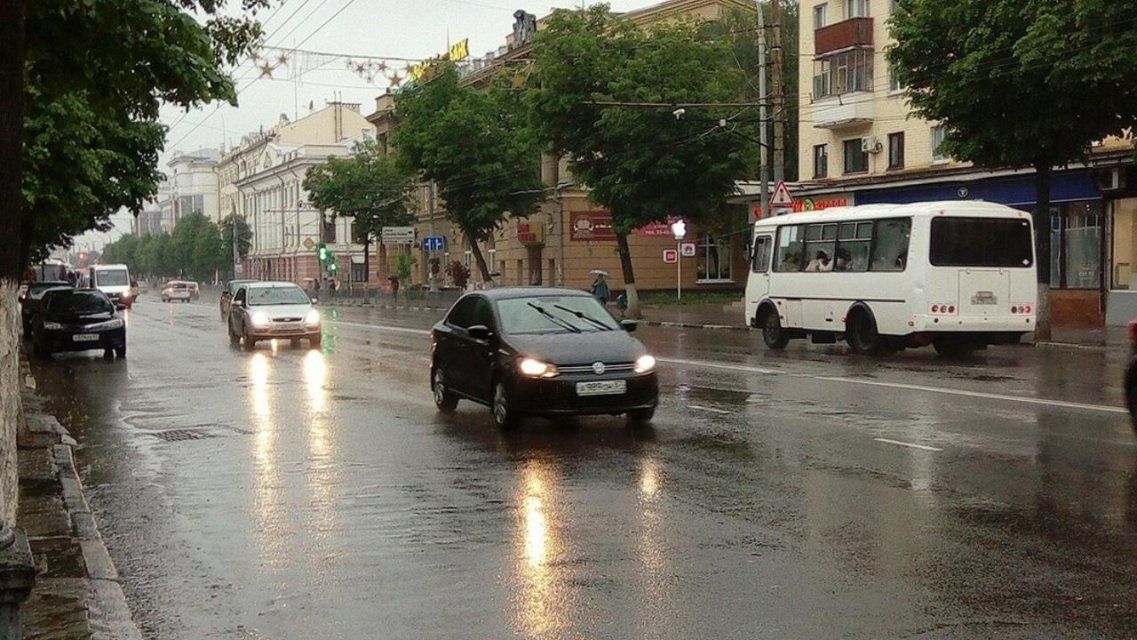 Новый рабочий день встретил орловчан ливнями