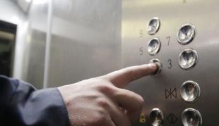 В Орле загорелся лифт в многоэтажке 