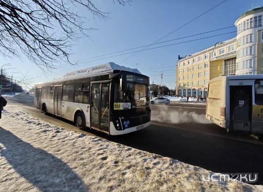 На остановке «Знаменская застава» с 7 до 9-ти утра чиновники проверяли работу транспорта