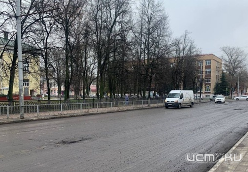 В Орле продолжается ямочный ремонт