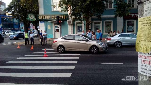 В Орле на перекрестке возле «Атолла» автомобилистка сбила женщину