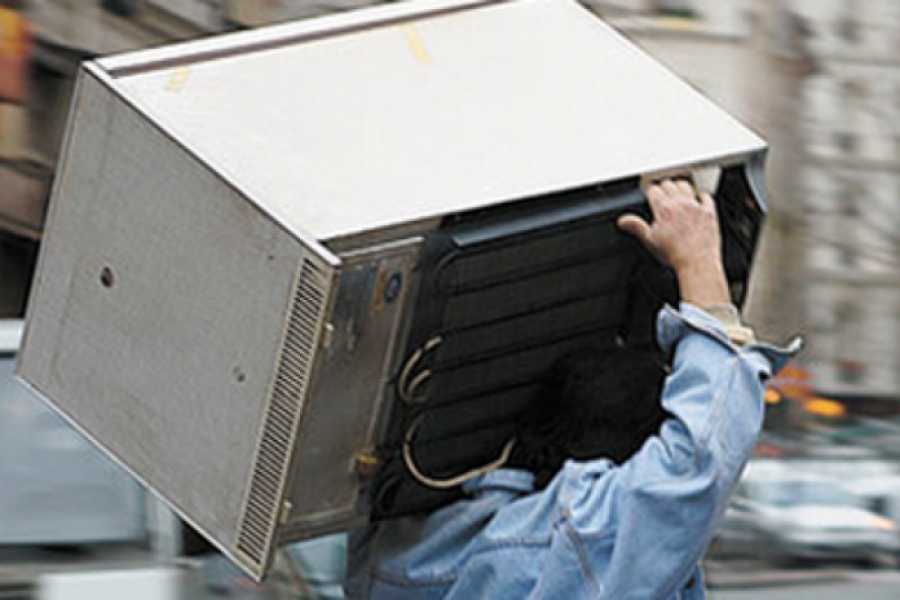 Житель Глазуновского района оказался под стражей за кражу холодильника